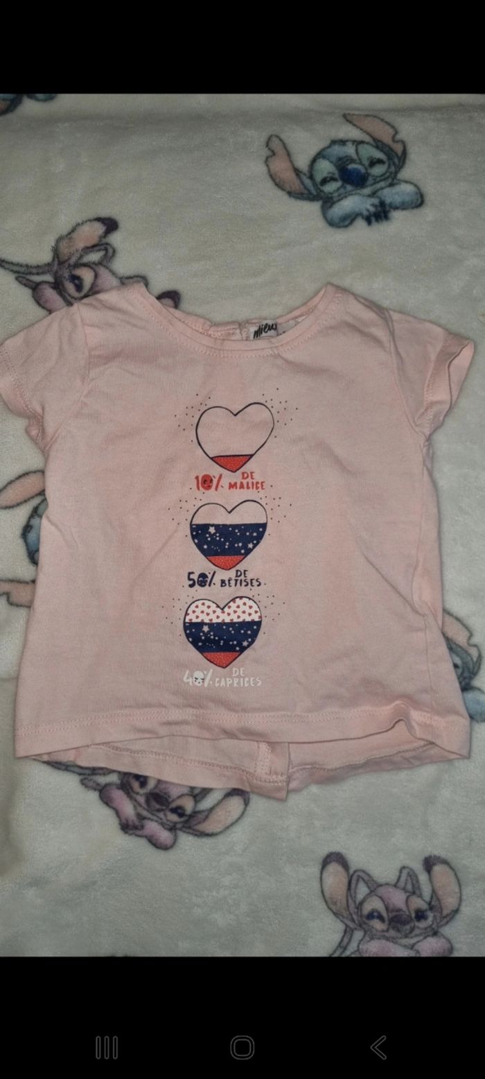 Tee-shirt manche courte 6 mois en très bon état