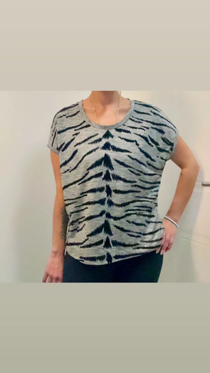 Tee shirt gris zébré taille M/L