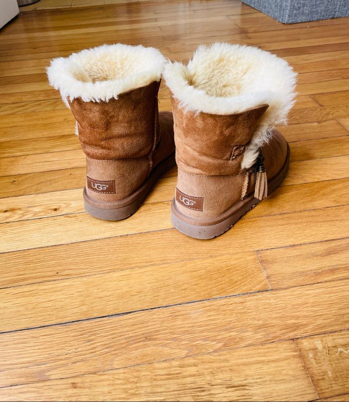 Bottines fourrées UGG marron/beige taille 34/36 en très bon état - photo numéro 3