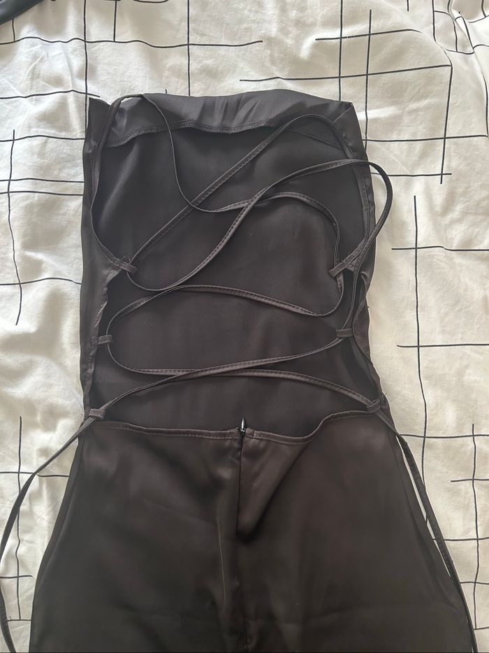 Robe dos lacet noir