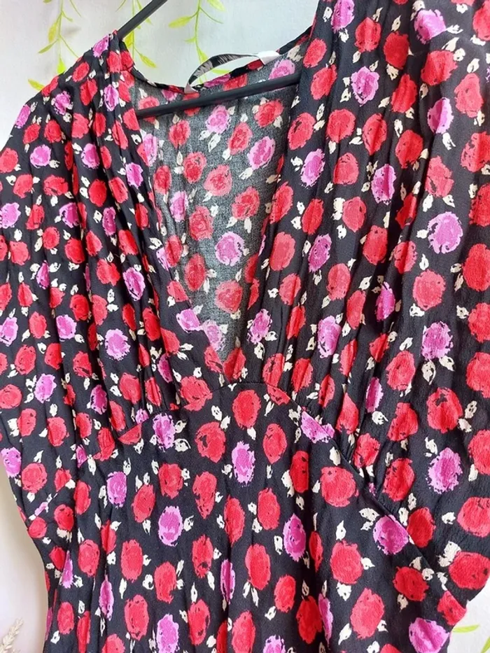 Robe longue Zara – M – Noir motifs floraux rouges et roses – État : Excellent - photo numéro 3