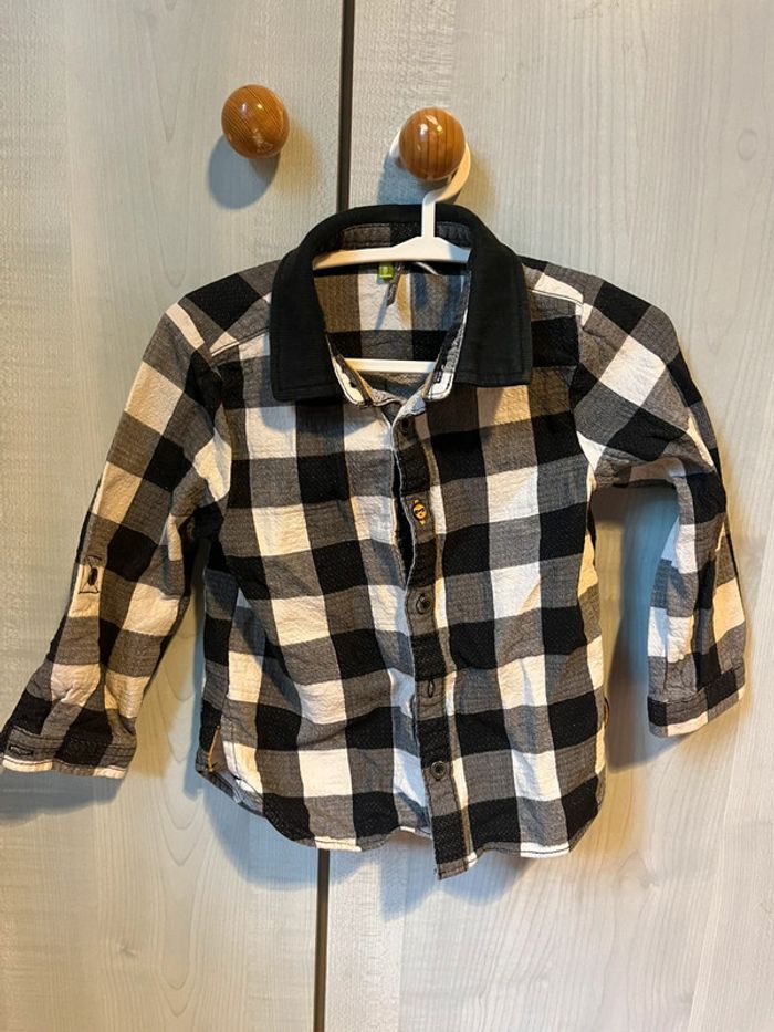 Chemise à carreaux noir et blanche