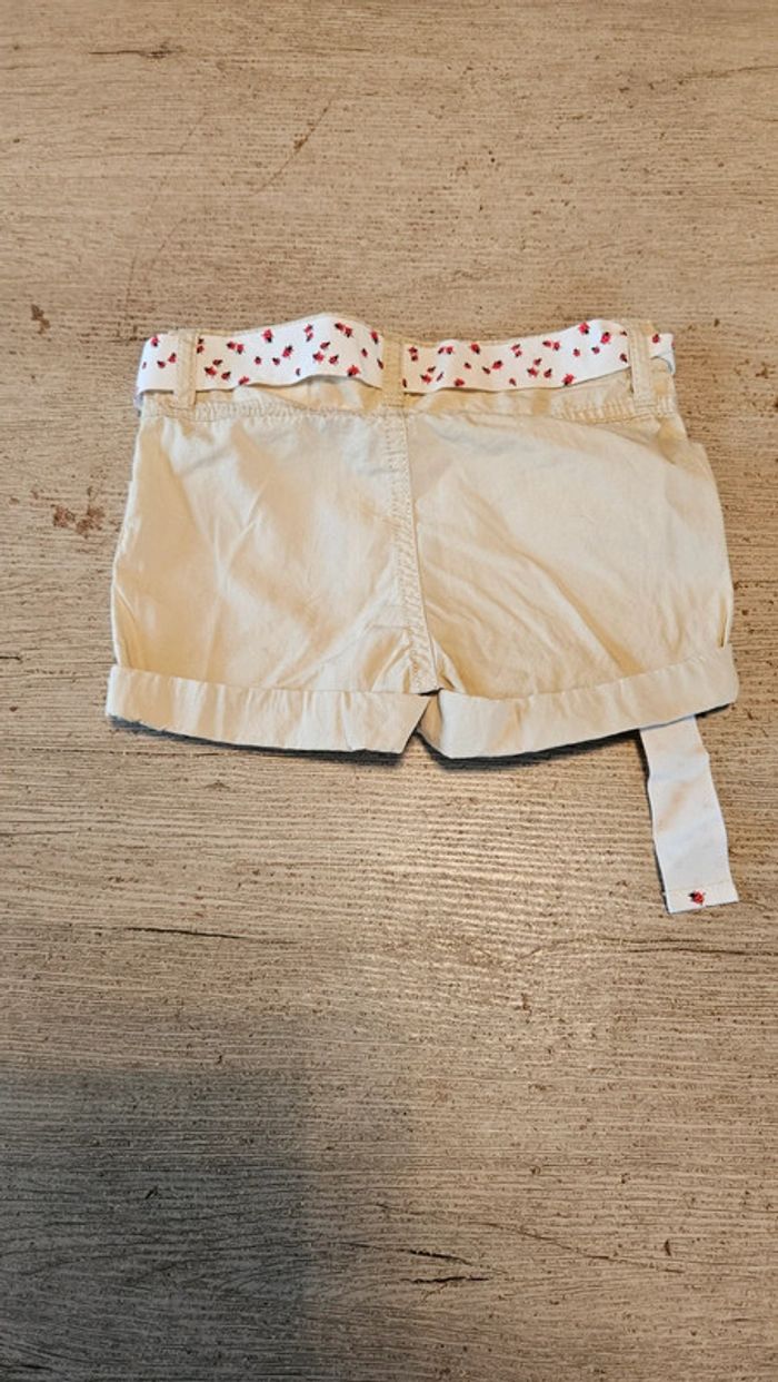 Short beige, ajustable à la taille, léger, avec ceinture, H&M, neuf sans étiquette, 2 ans - photo numéro 5