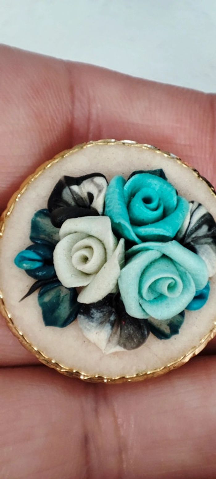 Broche roses bleues - photo numéro 2