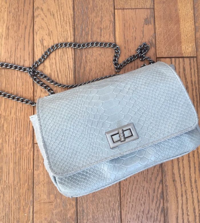 Sac cuir gris et chaines - photo numéro 2