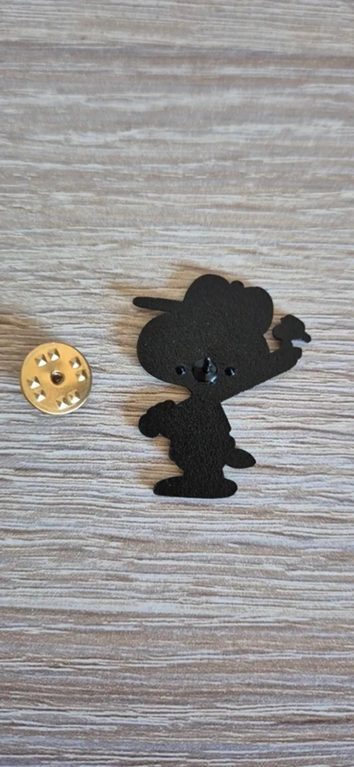 Broche/ pin's Snoopy. - photo numéro 4