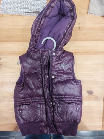 Manteau sans manche T.18 mois