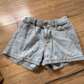 Short fille