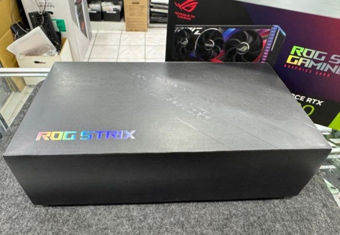 Asus rog Strix Rtx4090,24GB - photo numéro 2