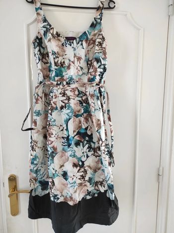 Robe habillée fleurie sans manches