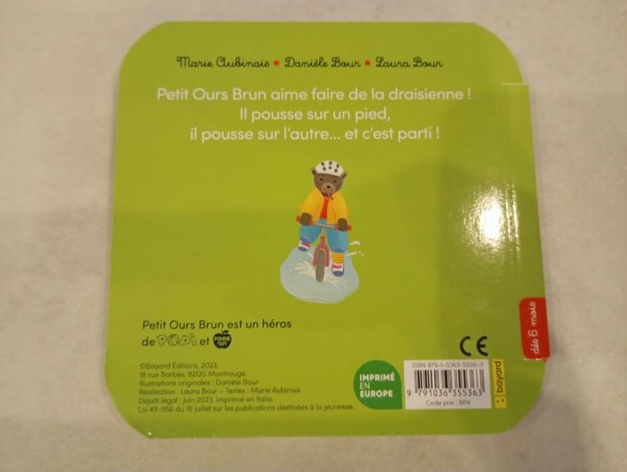 Petit ours brun fait de la draisienne - photo numéro 2