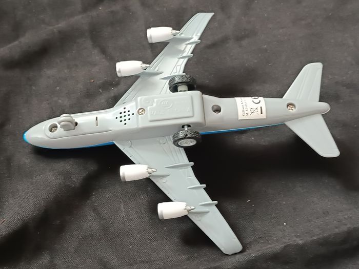 Avion métal  lumineux - photo numéro 8