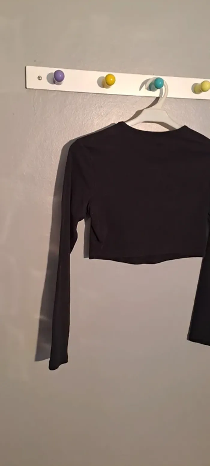 T Shirt court noir manches longues - Marque Shein - Taille 36 - Très bon état. - photo numéro 10