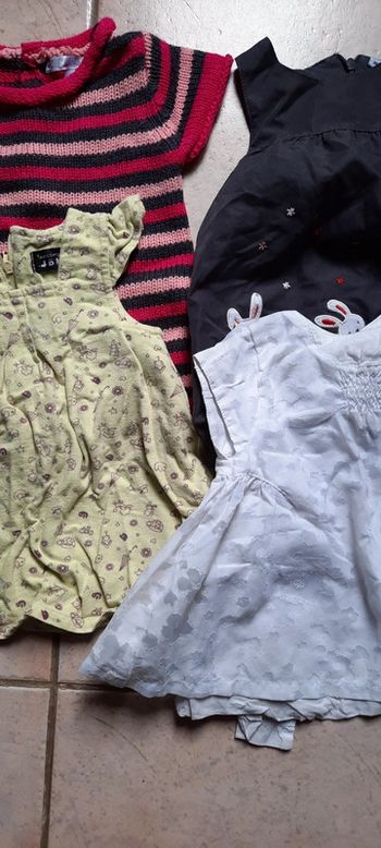Lot 4 robes