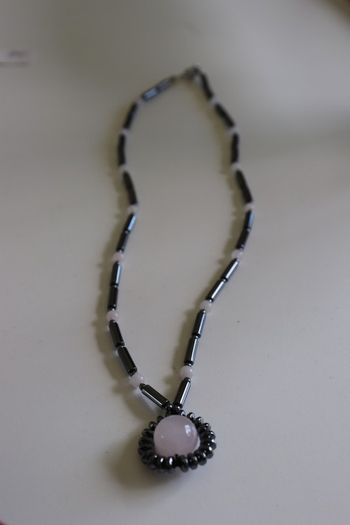 Collier noir et blanc perle