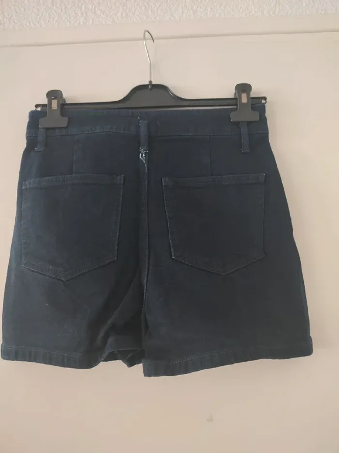 Short en jean bleu - photo numéro 3