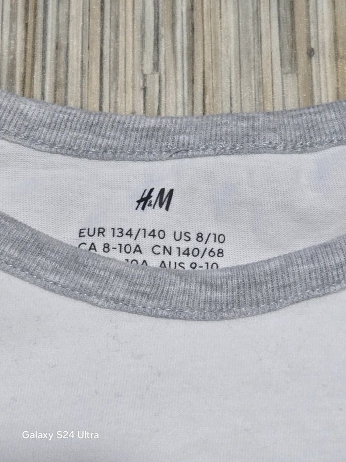 T-shirt blanc et gris - H&M - Taille 134/140 cm - photo numéro 2