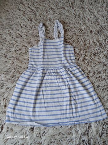 Robe kiabi 5 ans tres bon etat 