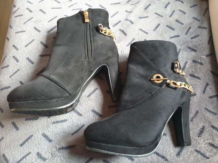 Bottines daim et chaine or T37 - photo numéro 3