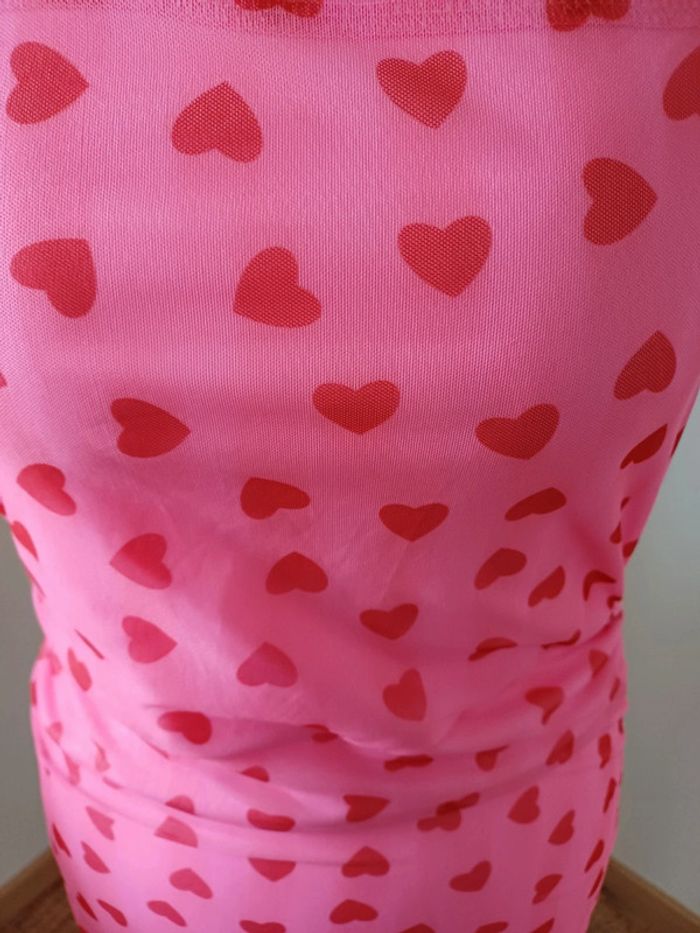 Robe courte rose avec cœurs SBetro taille XS 34 - photo numéro 4