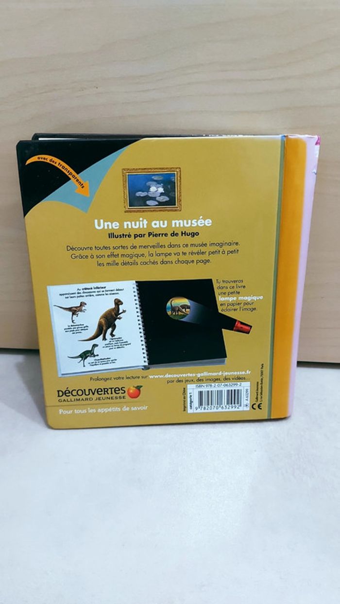 📕 Livre mes premières découvertes : Une nuit au musée Lampe magique - photo numéro 2