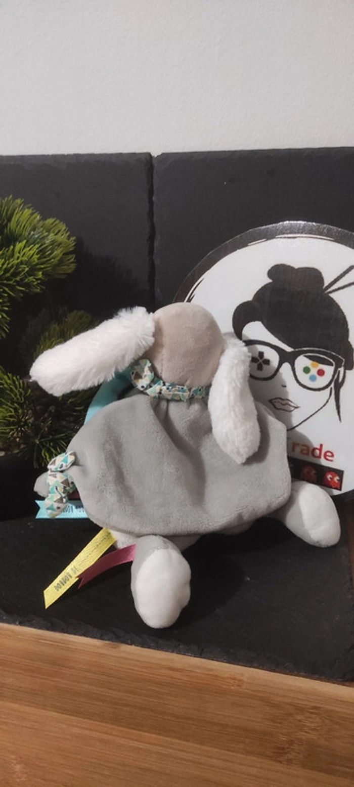 doudou et compagnie chien toopi dc3070 blanc gris bleu cape doux bisous triangle - photo numéro 2