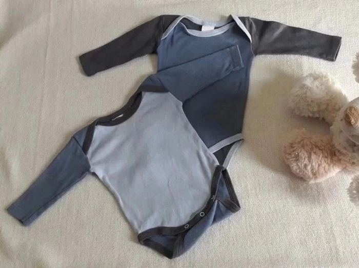 lot de 2 bodies manches longues 3 mois - photo numéro 2