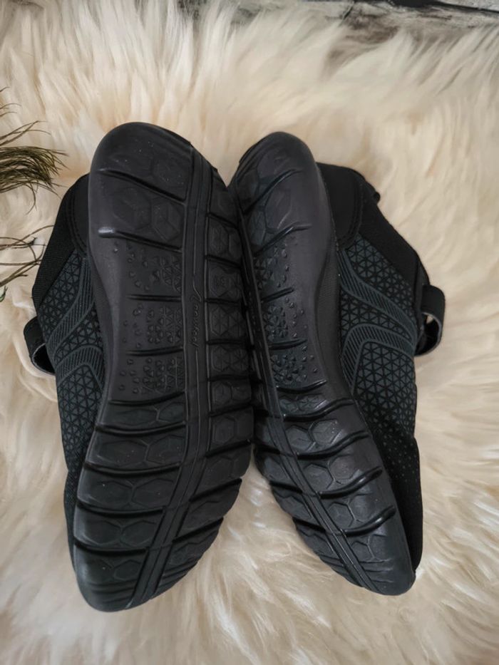 🖤 Paire de baskets de sports légères New Feel pointure 30 🖤 - photo numéro 3