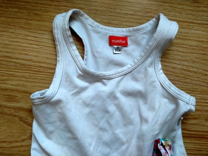 Robe blanche et fleurs. Marèse.
Taille 3 ans - photo numéro 4