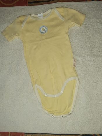 Un body manches courtes 6 mois
