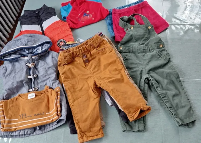 Lot 24 vêtements 12mois garçon - photo numéro 2