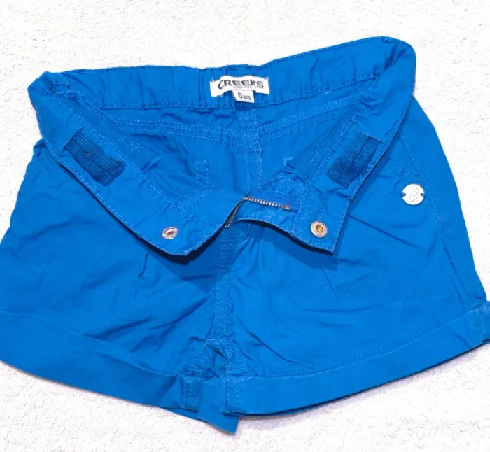 Short bleu, Creeks, 6 ans