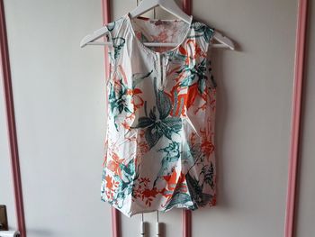 Top blanc à fleurs taille 36