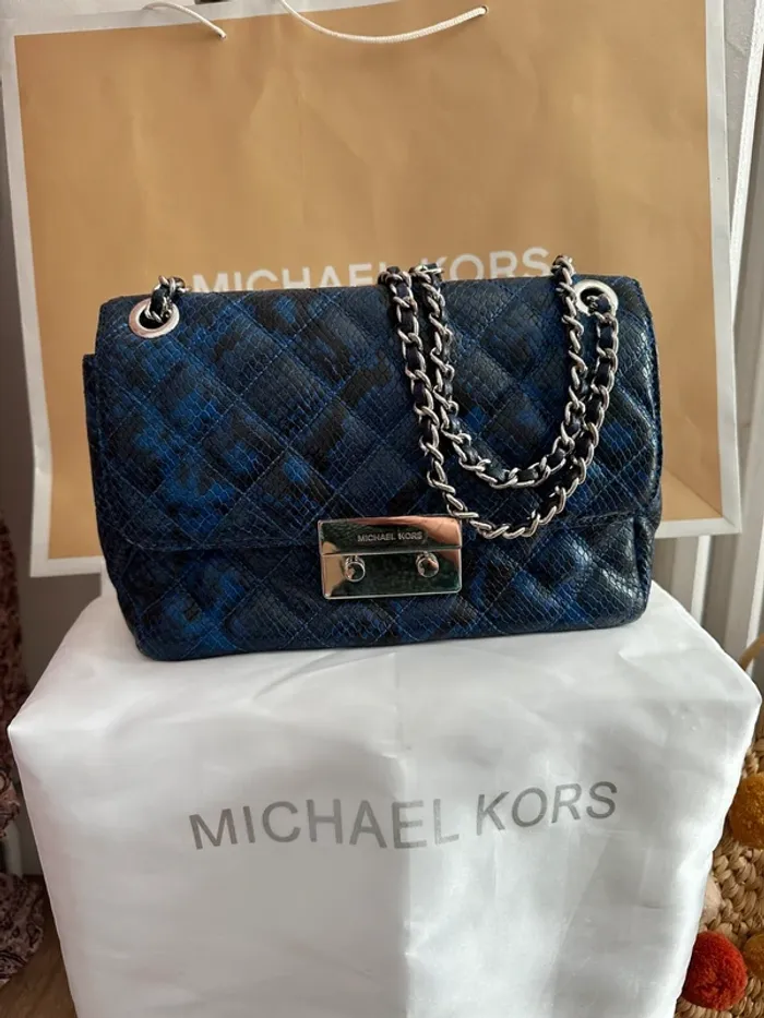 Sac à main Michael Kors modèle Sloan python bleu