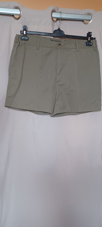 Très beau short femme T 44