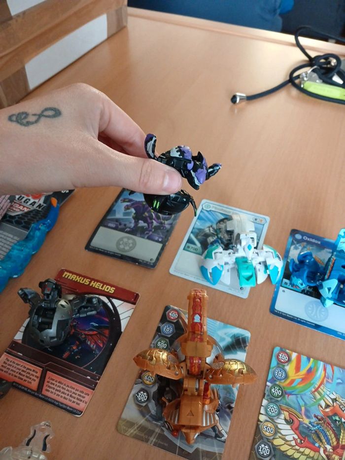 Lot de 15 bakugan + cartes magnetiques + cartes collection - photo numéro 13