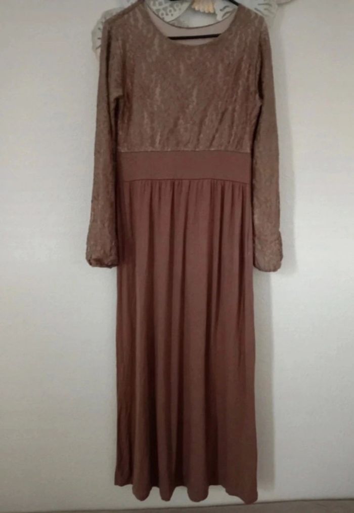 Robe longue haut  dentelle fluide taille 40