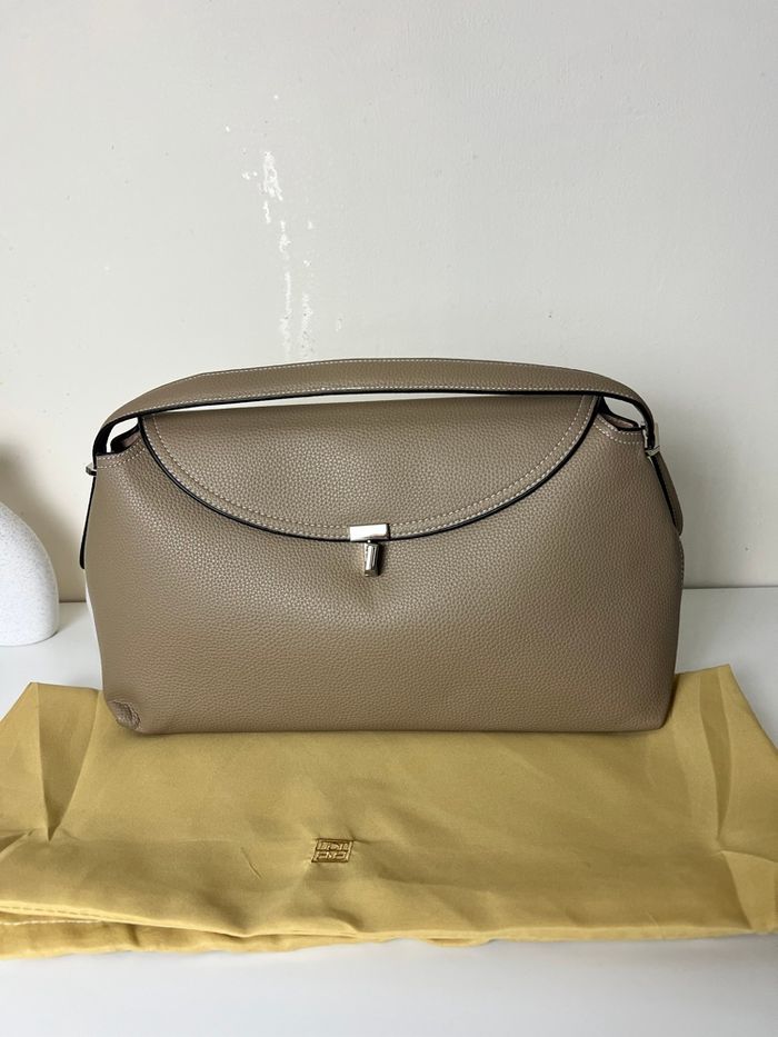 👜 Sac Totême T-Lock – Grand Modèle en Cuir Beige (Excellent État) - photo numéro 3