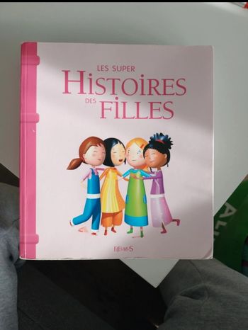 Livre les super histoires des filles