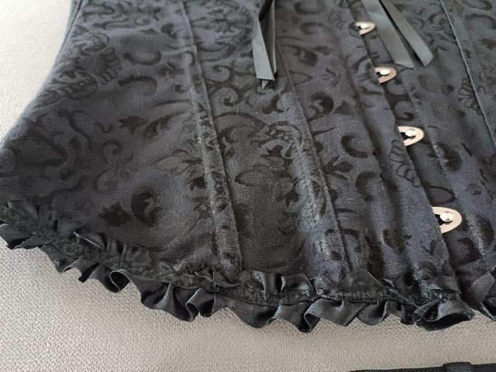Corset noir et string assorti neuf - photo numéro 8