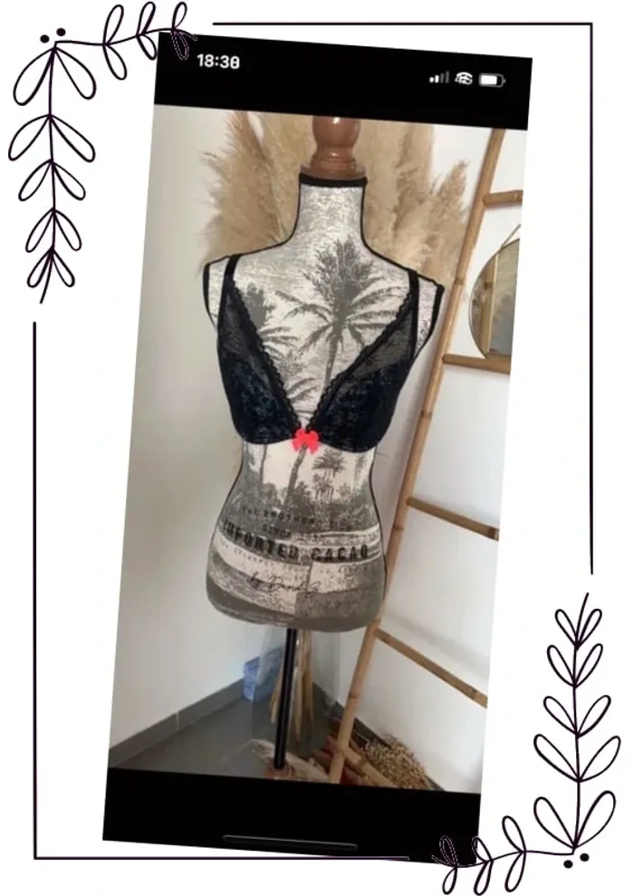 Soutient gorge noir décolleté plongeant