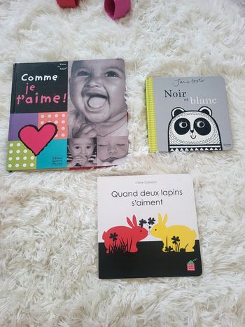 Lot livre en noir et blanc.