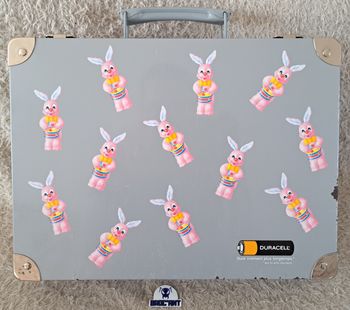 Valise publicitaire en métal Duracell lapin tambour vintage