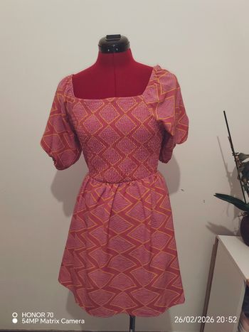 Robe manches bouffantes 