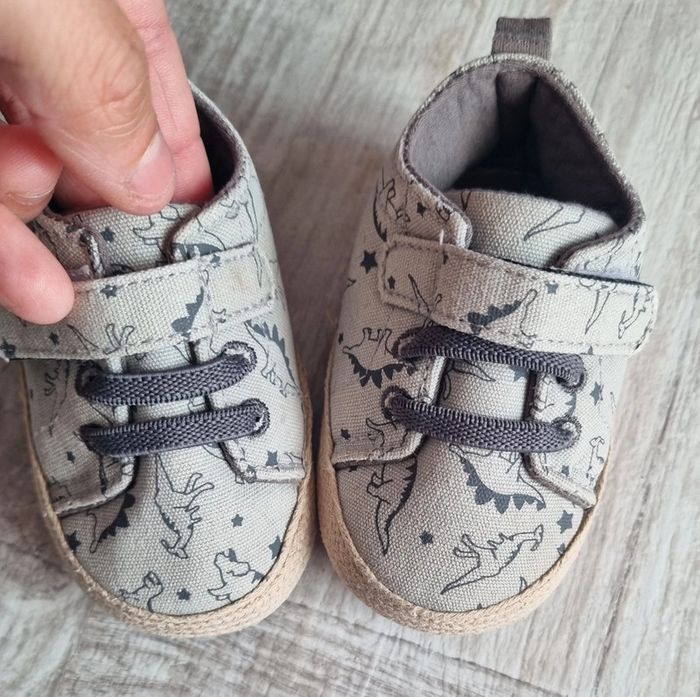 Petite chaussures dino - photo numéro 2