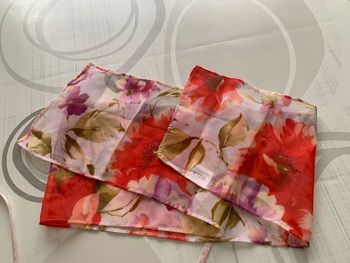Foulard fleuri multicolore - 116 cm x 18 cm