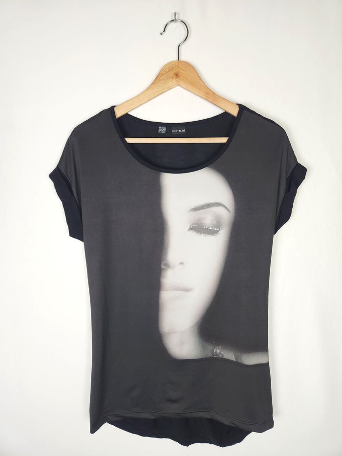 T-shirt Bodyflirt Noir Motif Visage Femme - Taille XS