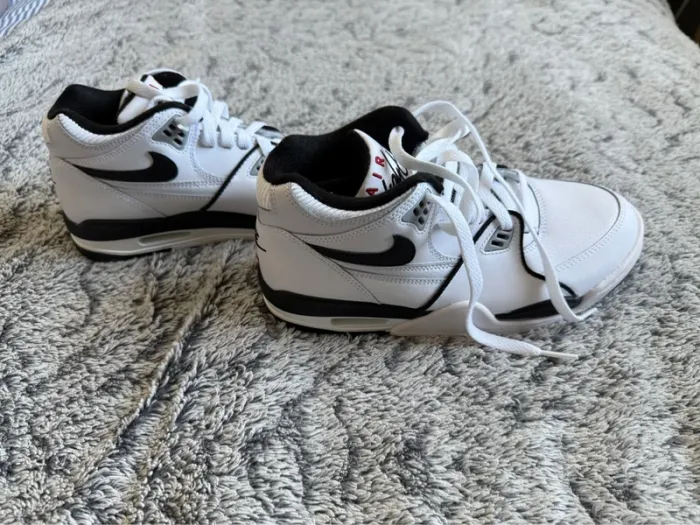 Baskets neuves Nike Air FLIGHT 89 GS - taille 38 - photo numéro 5