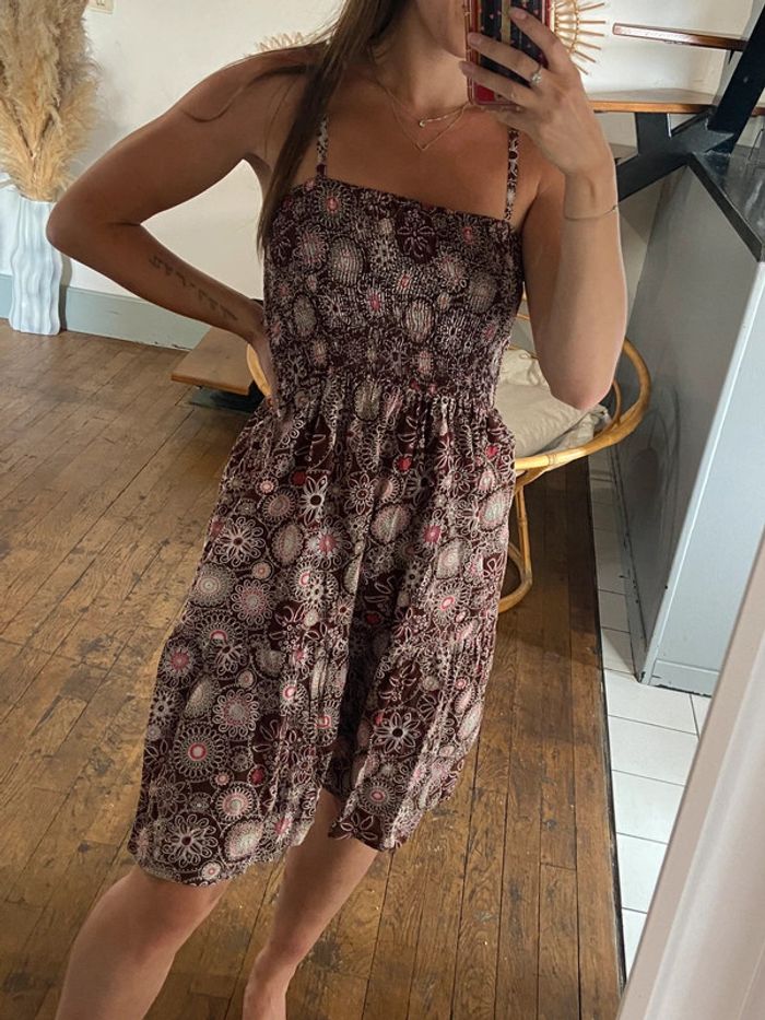 Robe marron à motif