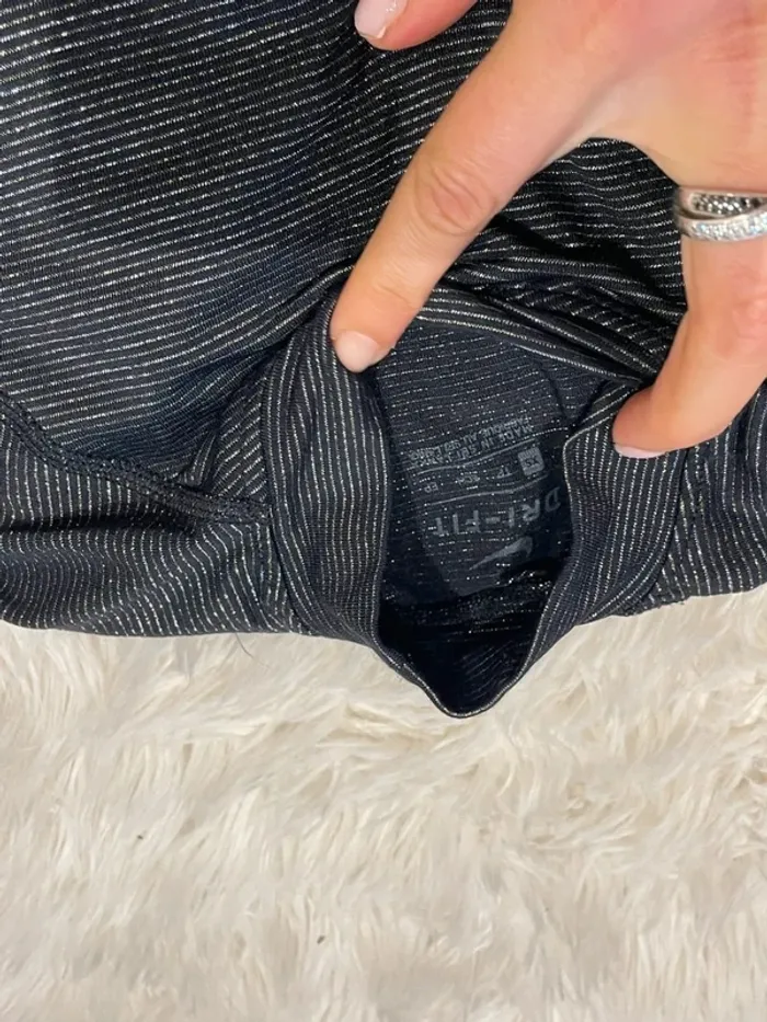 Haut de sport Nike - photo numéro 4